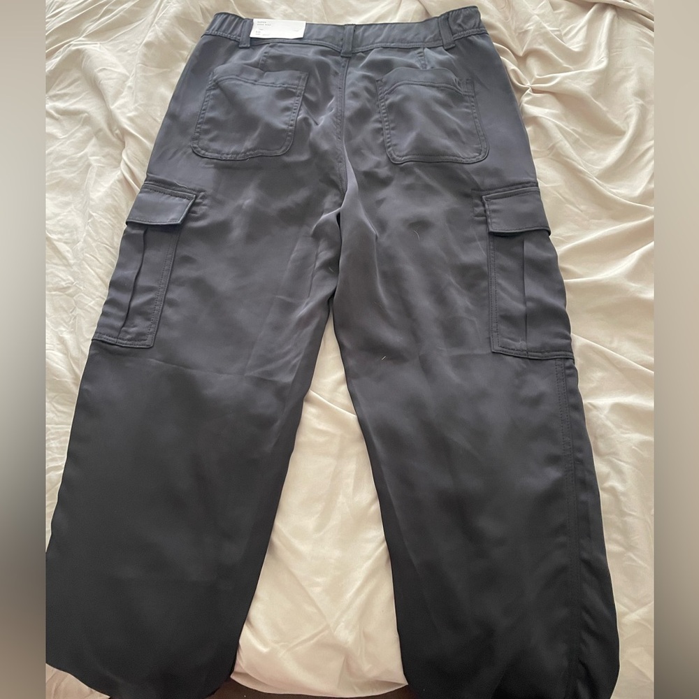 Stylish blk American Eagle silk Cargo Pants. New w/ tags